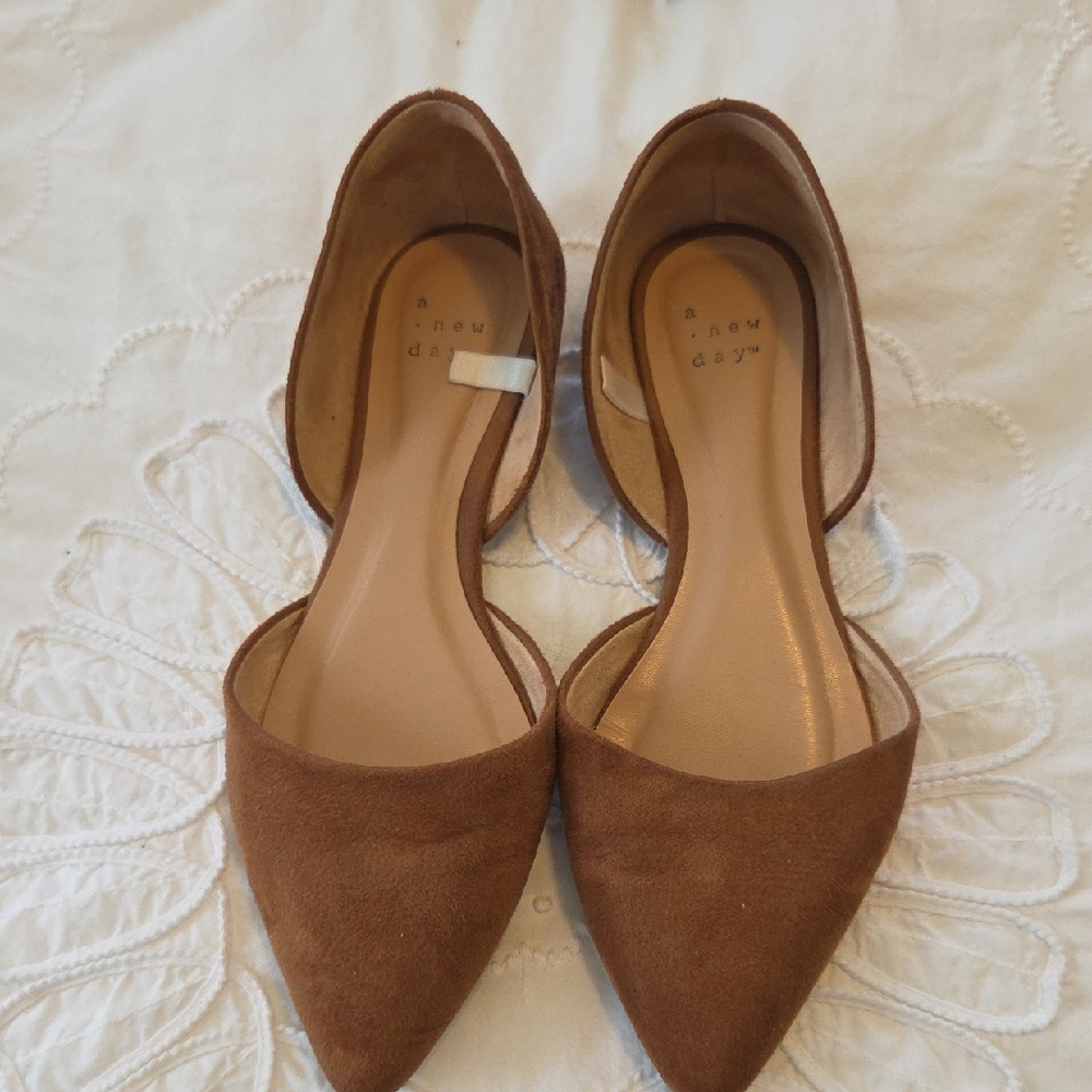 A New Day Women's Tan Pointed Flats